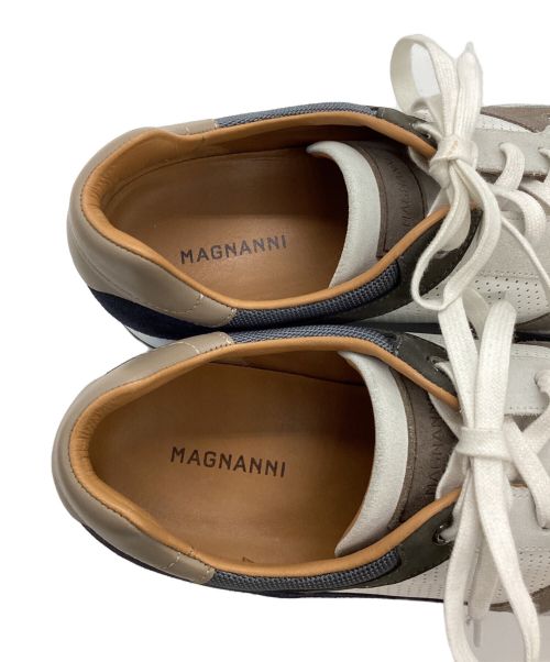 MAGNANNI（マグナーニ）MAGNANNI (マグナーニ) スニーカー ホワイト×ネイビー サイズ:43の古着・服飾アイテム
