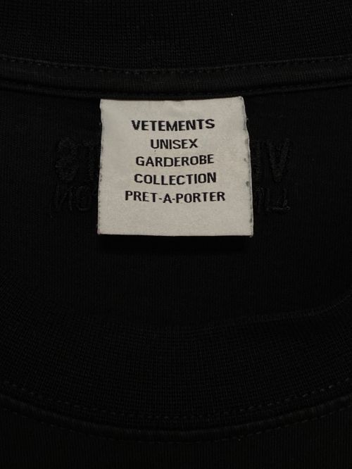 VETEMENTS（ヴェトモン）VETEMENTS (ヴェトモン) HELLO MY NAME IS TEE ブラック サイズ:Sの古着・服飾アイテム
