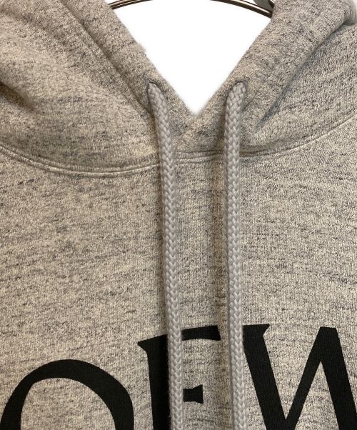 LOEWE（ロエベ）LOEWE (ロエベ) ロゴプリントスウェットパーカー グレー サイズ:XLの古着・服飾アイテム