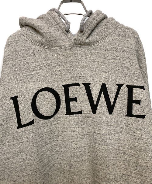 LOEWE（ロエベ）LOEWE (ロエベ) ロゴプリントスウェットパーカー グレー サイズ:XLの古着・服飾アイテム
