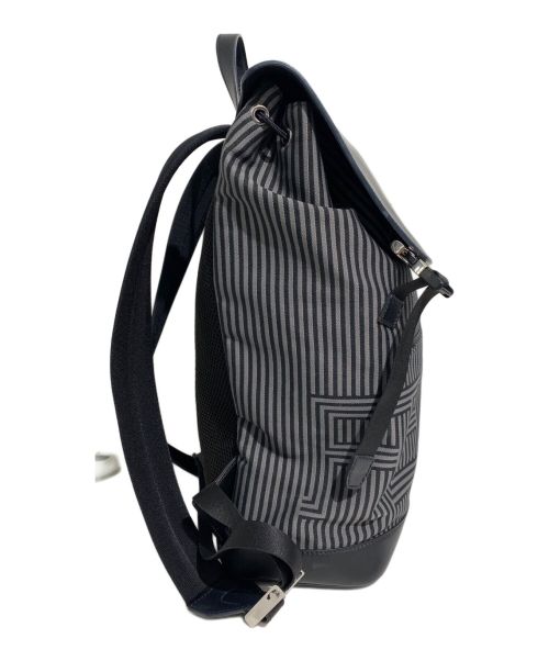 FENDI（フェンディ）FENDI (フェンディ) Logo Design Backpack (ロゴデザインバックパック) グレー×ブラック サイズ:-の古着・服飾アイテム