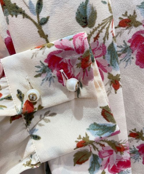 GUCCI（グッチ）GUCCI (グッチ) バラ柄シルクボウタイブラウス アイボリー サイズ:38の古着・服飾アイテム