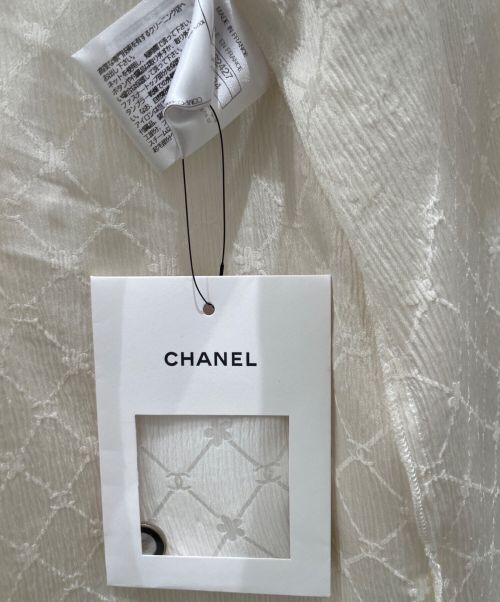 CHANEL（シャネル）CHANEL (シャネル) Coco Button Silk Blouse ホワイト サイズ:34の古着・服飾アイテム