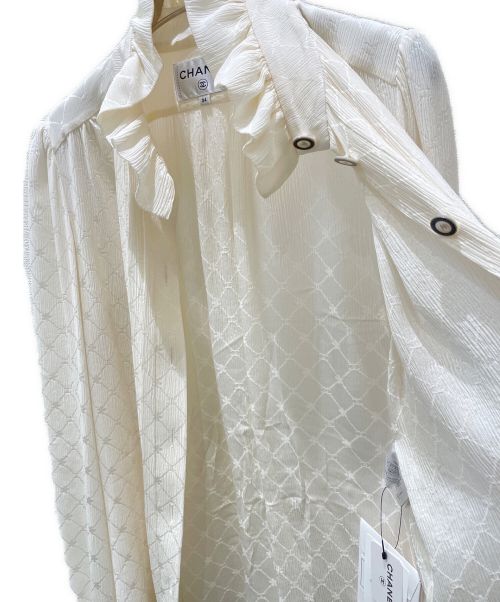 CHANEL（シャネル）CHANEL (シャネル) Coco Button Silk Blouse ホワイト サイズ:34の古着・服飾アイテム
