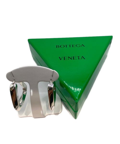 BOTTEGA VENETA（ボッテガベネタ）BOTTEGA VENETA (ボッテガベネタ) ツイストトライアングルフープピアス シルバー サイズ:ラージの古着・服飾アイテム