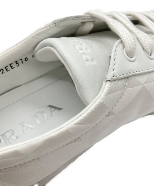PRADA（プラダ）PRADA (プラダ) ブラッシュドレザー スニーカー ホワイト サイズ:8の古着・服飾アイテム