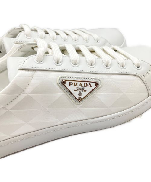 PRADA（プラダ）PRADA (プラダ) ブラッシュドレザー スニーカー ホワイト サイズ:8の古着・服飾アイテム