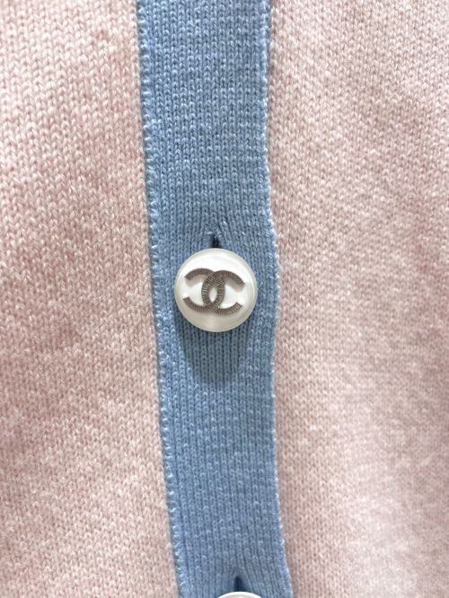 CHANEL（シャネル）CHANEL (シャネル) ココボタンカシミヤニットカーディガン ライトピンク×ブルー サイズ:36の古着・服飾アイテム