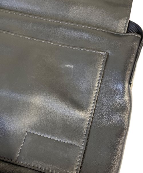PRADA（プラダ）PRADA (プラダ) レザーショルダーバッグ ブラックの古着・服飾アイテム