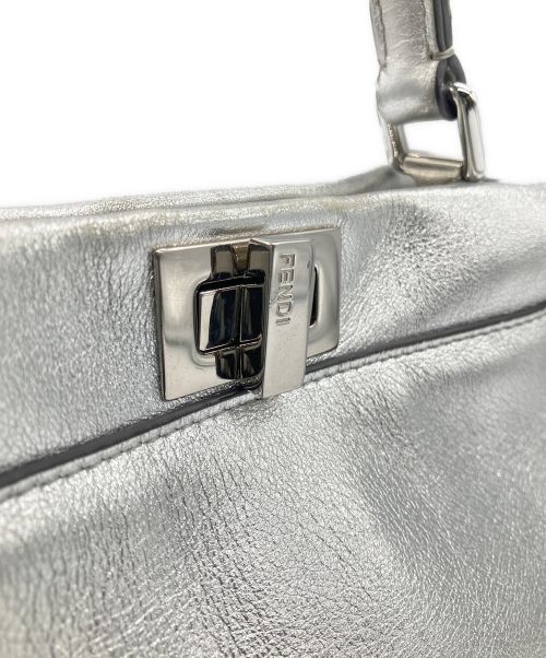 FENDI（フェンディ）FENDI (フェンディ) ピーカブー ミニ ショルダーバッグ シルバーの古着・服飾アイテム