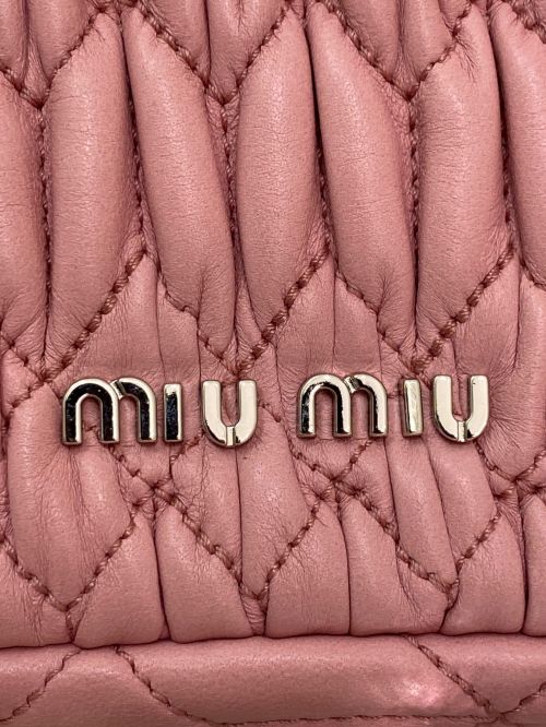 MIU MIU（ミュウミュウ）MIU MIU (ミュウミュウ) ナッパクリスタルチェーンバッグ ピンクの古着・服飾アイテム