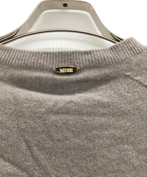 MUSE de Deuxieme Classe（ミューズ ドゥーズィエム クラス）MUSE de Deuxieme Classe (ミューズ ドゥーズィエム クラス) CAPRI クルーネック プルオーバー グレージュ サイズ:SIZE Freeの古着・服飾アイテム