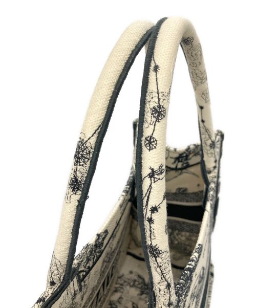 Christian Dior（クリスチャン ディオール）Christian Dior (クリスチャン ディオール) Dior Book Tote/ブックトート ミディアム ホワイト サイズ:ミディアム/Mの古着・服飾アイテム