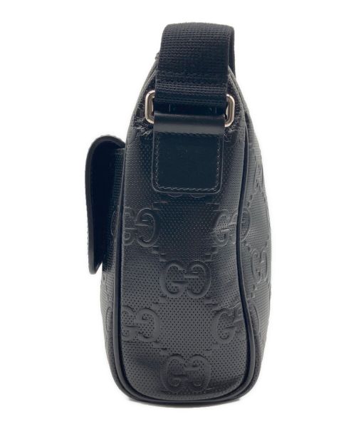 GUCCI（グッチ）GUCCI (グッチ) エンボスメッセンジャー ショルダーバッグ ブラックの古着・服飾アイテム
