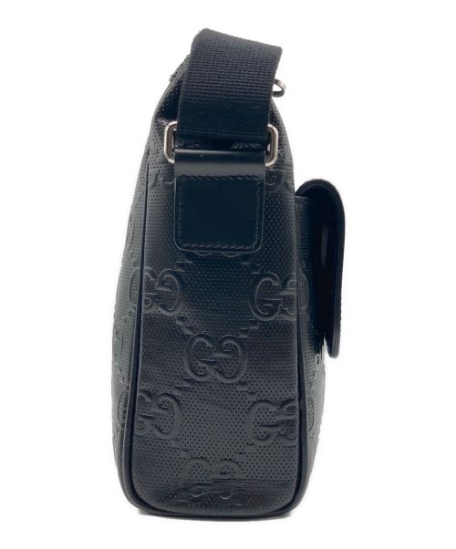 GUCCI（グッチ）GUCCI (グッチ) エンボスメッセンジャー ショルダーバッグ ブラックの古着・服飾アイテム