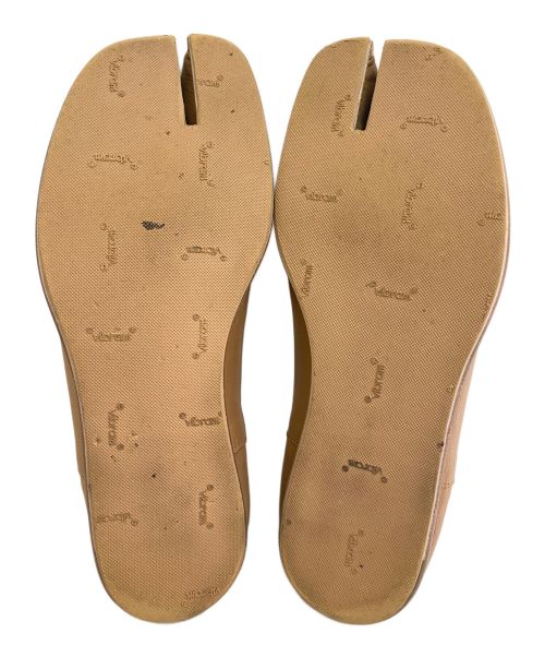 Maison Margiela 22（メゾンマルジェラ）Maison Margiela 22 (メゾンマルジェラ 22) Tabiフラットシューズ キャメル サイズ:不明の古着・服飾アイテム