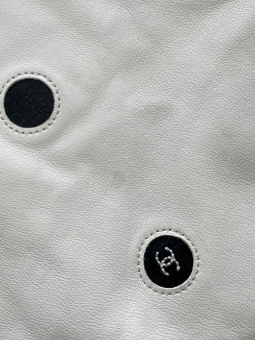 CHANEL（シャネル）CHANEL (シャネル) ココボタン レザージャケット ホワイト サイズ:34の古着・服飾アイテム