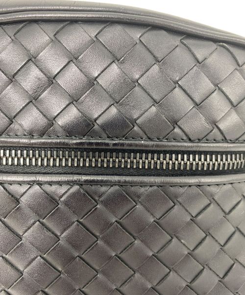 BOTTEGA VENETA（ボッテガベネタ）BOTTEGA VENETA (ボッテガベネタ) イントレチャートボディーバッグ ブラックの古着・服飾アイテム