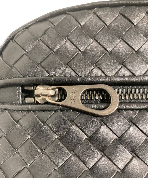 BOTTEGA VENETA（ボッテガベネタ）BOTTEGA VENETA (ボッテガベネタ) イントレチャートボディーバッグ ブラックの古着・服飾アイテム