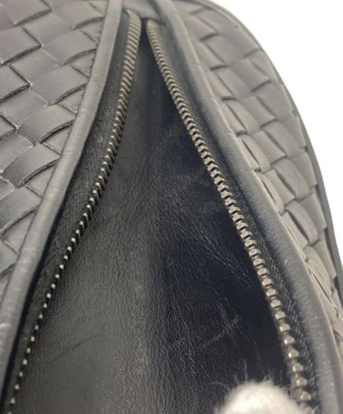 BOTTEGA VENETA（ボッテガベネタ）BOTTEGA VENETA (ボッテガベネタ) イントレチャートボディーバッグ ブラックの古着・服飾アイテム