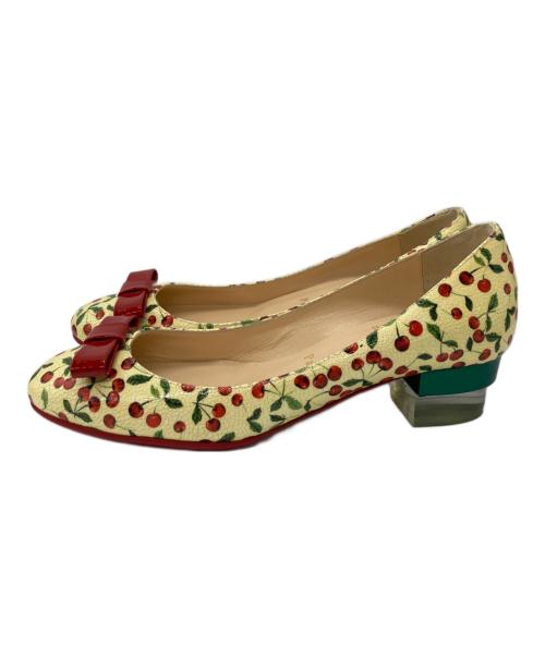 Christian Louboutin（クリスチャン・ルブタン）Christian Louboutin (クリスチャン・ルブタン) チェリー柄パンプス ベージュ サイズ:36.5の古着・服飾アイテム