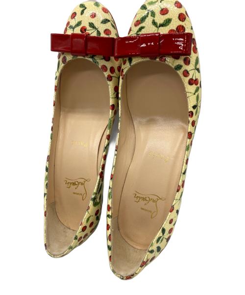 Christian Louboutin（クリスチャン・ルブタン）Christian Louboutin (クリスチャン・ルブタン) チェリー柄パンプス ベージュ サイズ:36.5の古着・服飾アイテム