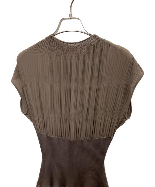 FRAY ID（フレイ アイディー）FRAY ID (フレイ アイディー) プリーツウエストリブワンピース モカ サイズ:SIZE 0の古着・服飾アイテム