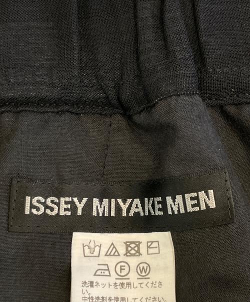 ISSEY MIYAKE MEN（イッセイミヤケメン）ISSEY MIYAKE MEN (イッセイミヤケメン) プリーツテーパードパンツ ブラック サイズ:2の古着・服飾アイテム