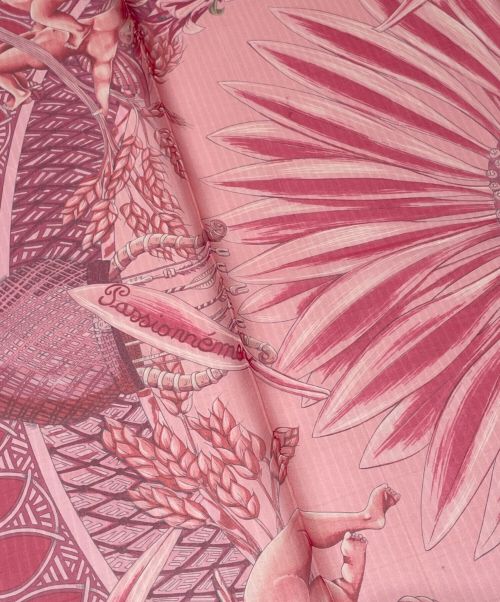 HERMES（エルメス）HERMES (エルメス) カレ90 Je T'aime passionnement un peu ピンク サイズ:90 未使用品の古着・服飾アイテム