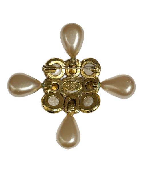 CHANEL（シャネル）CHANEL (シャネル) パールモチーフクロスストーンブローチの古着・服飾アイテム