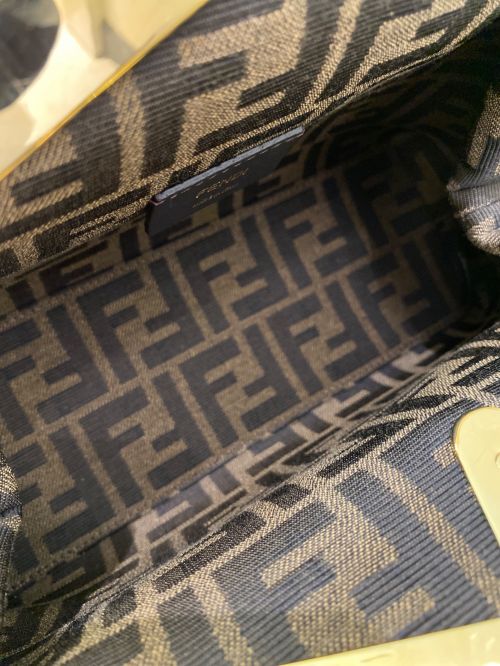 FENDI（フェンディ）FENDI (フェンディ) ファストスモールショルダーバッグ ライトピンク サイズ:スモールの古着・服飾アイテム