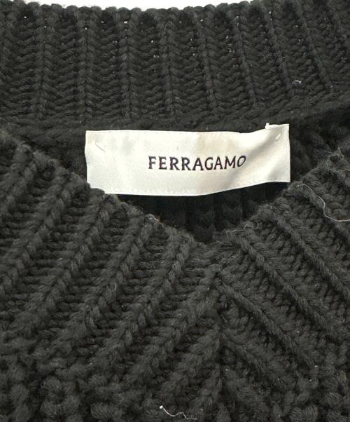 Salvatore Ferragamo（サルヴァトーレ フェラガモ）Salvatore Ferragamo (サルヴァトーレ フェラガモ) Vネックショート丈ニット ブラック サイズ:Sの古着・服飾アイテム