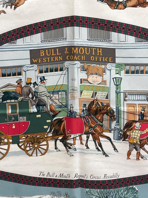 HERMES（エルメス）HERMES (エルメス) カレ90 BULL＆MOUTH WESTERN COACH OFFICE 冬の郵便馬車 雪景色  レッド サイズ:90の古着・服飾アイテム