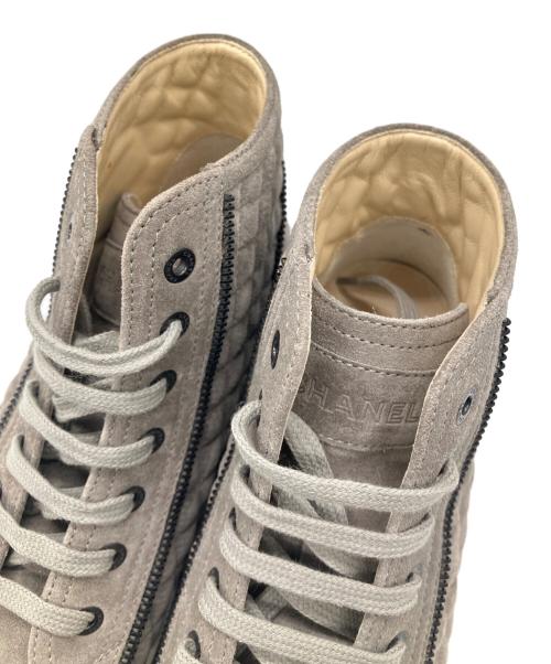 CHANEL（シャネル）CHANEL (シャネル) スエードココマークミドルカットスニーカー グレー サイズ:37の古着・服飾アイテム