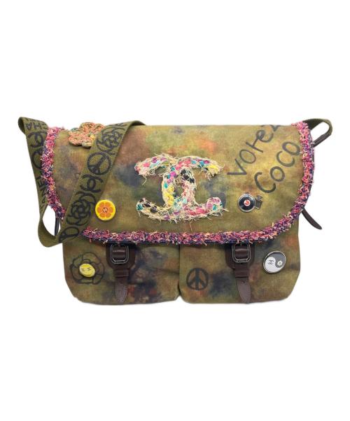 CHANEL（シャネル）CHANEL (シャネル) 15C Graffiti On The Pavement サッチェル バッグ A92790  オリーブ×マルチ サイズ:W:40.0cm×H:25.0cm×D:15.0cmの古着・服飾アイテム