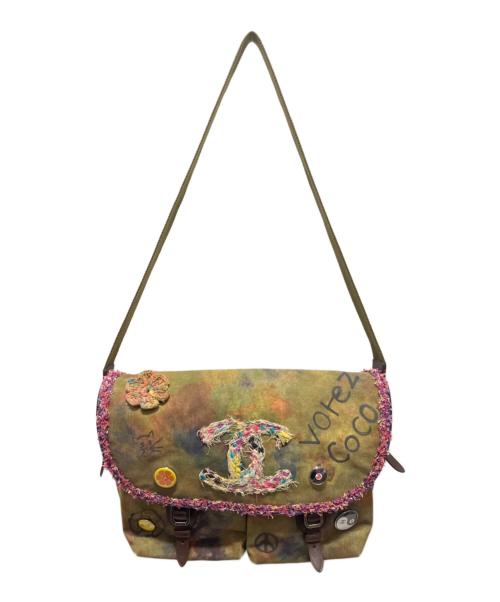 CHANEL（シャネル）CHANEL (シャネル) 15C Graffiti On The Pavement サッチェル バッグ A92790  オリーブ×マルチ サイズ:W:40.0cm×H:25.0cm×D:15.0cmの古着・服飾アイテム
