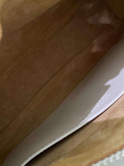 J.W.ANDERSON（ジェイダブリューアンダーソン）J.W.ANDERSON (ジェイダブリューアンダーソン) ローファーバッグ アイボリーの古着・服飾アイテム