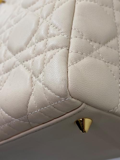 Christian Dior（クリスチャン ディオール）Christian Dior (クリスチャン ディオール) Lady Dior バッグ ミディアム アイボリー サイズ:ミディアムの古着・服飾アイテム
