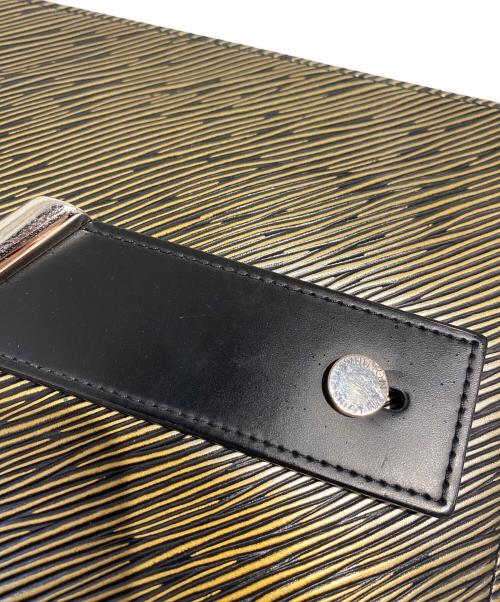 LOUIS VUITTON（ルイ ヴィトン）LOUIS VUITTON (ルイ ヴィトン) エピ・プラティーヌ ポシェット・プラット クラッチバッグ ブラック サイズ:-の古着・服飾アイテム