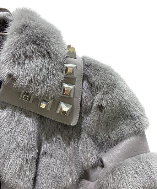 FENDI（フェンディ）FENDI (フェンディ) レザースタッズファーコート　FNF41B グレー サイズ:38の古着・服飾アイテム