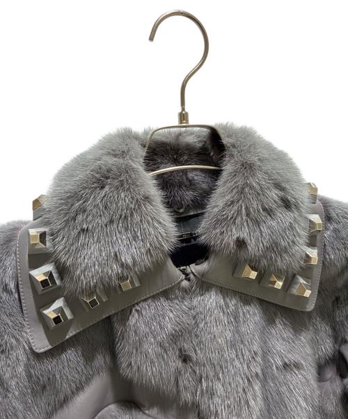 FENDI（フェンディ）FENDI (フェンディ) レザースタッズファーコート　FNF41B グレー サイズ:38の古着・服飾アイテム