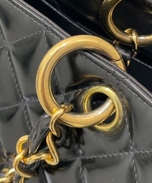 CHANEL（シャネル）CHANEL (シャネル) パテントチェーンショルダートートバッグ ブラック×ゴールドの古着・服飾アイテム