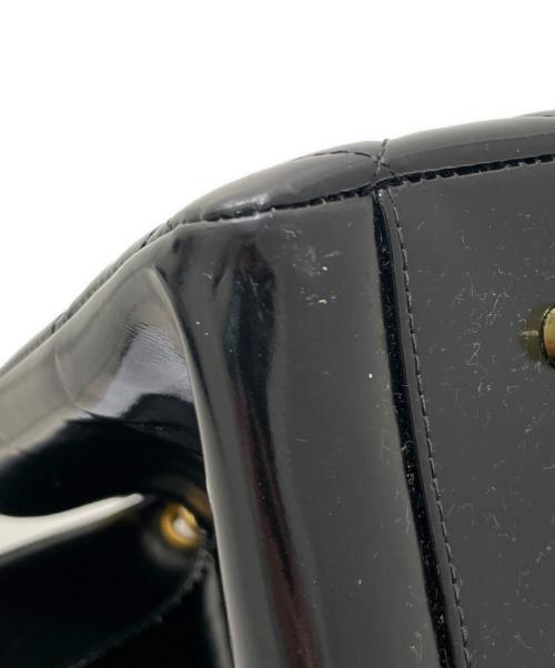 CHANEL（シャネル）CHANEL (シャネル) パテントチェーンショルダートートバッグ ブラック×ゴールドの古着・服飾アイテム