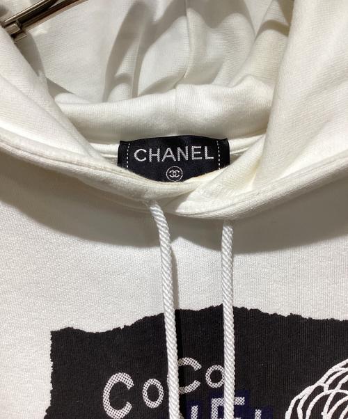 CHANEL（シャネル）CHANEL (シャネル) スパンコールロゴプリントノースリーブパーカー ホワイト サイズ:Mの古着・服飾アイテム