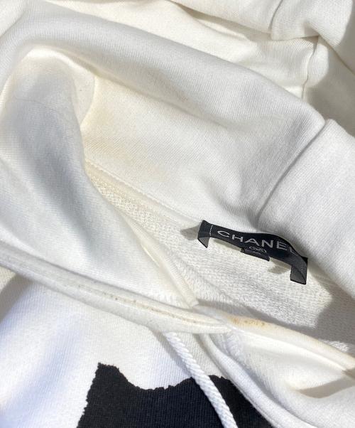 CHANEL（シャネル）CHANEL (シャネル) スパンコールロゴプリントノースリーブパーカー ホワイト サイズ:Mの古着・服飾アイテム