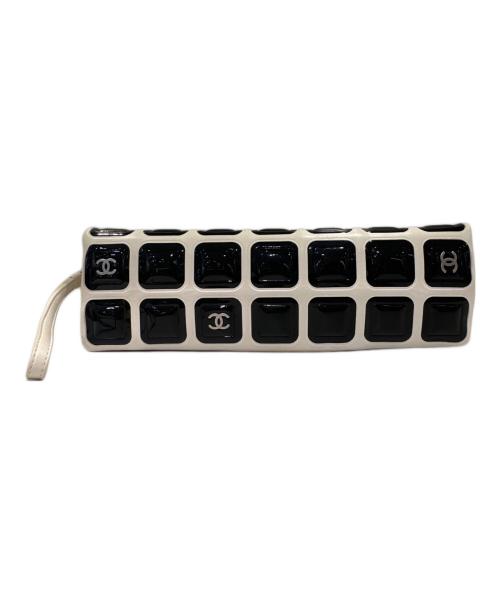 CHANEL（シャネル）CHANEL (シャネル) チョコバー クラッチバッグ ホワイト×ブラックの古着・服飾アイテム