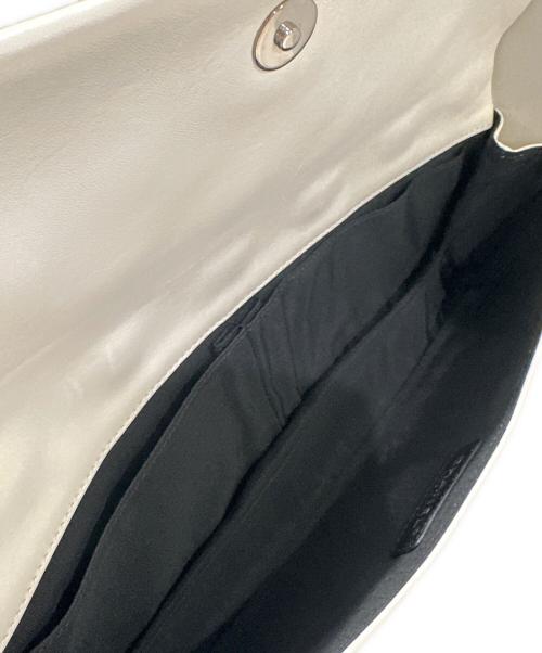 CHANEL（シャネル）CHANEL (シャネル) チョコバー クラッチバッグ ホワイト×ブラックの古着・服飾アイテム