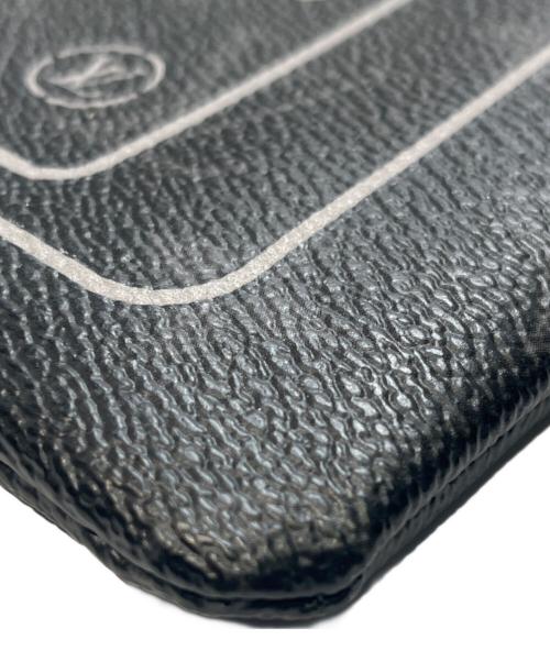 LOUIS VUITTON（ルイ ヴィトン）LOUIS VUITTON (ルイ ヴィトン) FRAGMENT DESIGN (フラグメントデザイン) フラグメント モノグラムエクリプス ipad ケース ブラックの古着・服飾アイテム