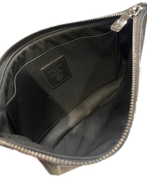 LOUIS VUITTON（ルイ ヴィトン）LOUIS VUITTON (ルイ ヴィトン) FRAGMENT DESIGN (フラグメントデザイン) フラグメント モノグラムエクリプス ipad ケース ブラックの古着・服飾アイテム