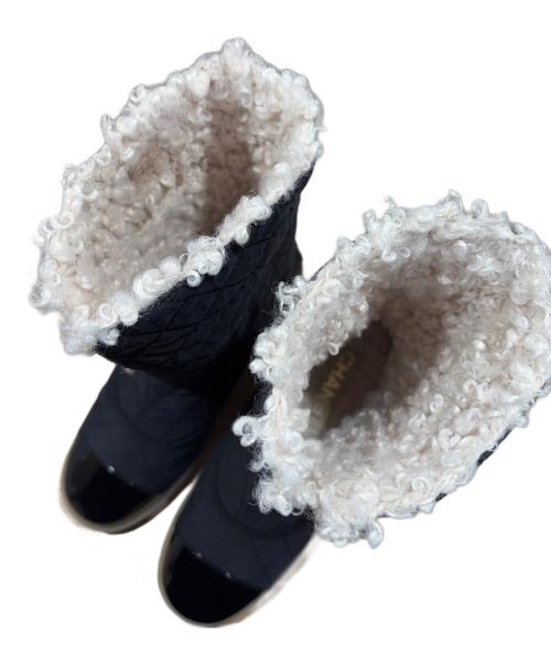 CHANEL（シャネル）CHANEL (シャネル) ココマークマトラッセショートブーツ ブラック サイズ:37 1/2の古着・服飾アイテム